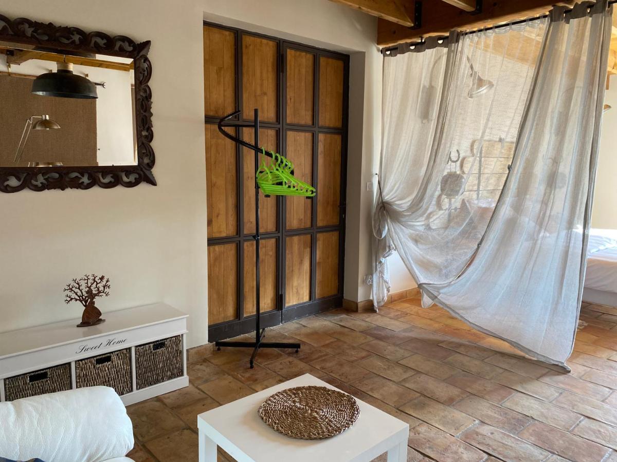 Bella Vida Bed and Breakfast Fourques  Buitenkant foto